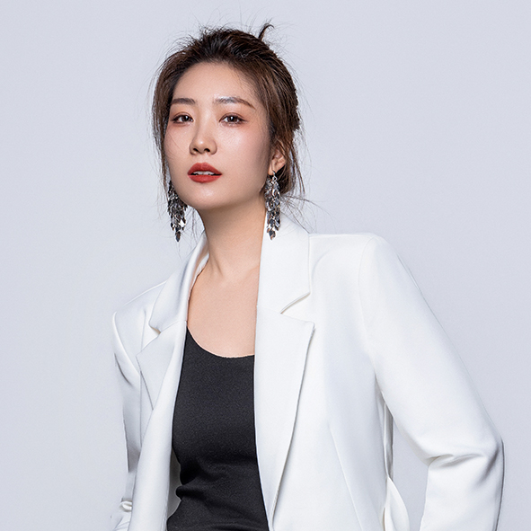 高级化妆讲师   灿灿