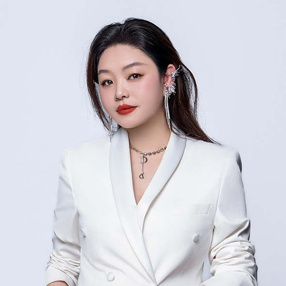 高级化妆讲师  杨钱钱