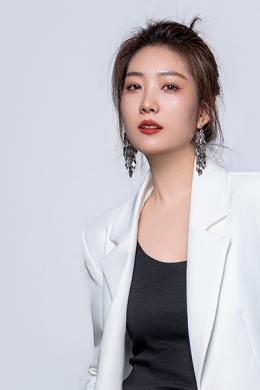 高级化妆讲师   灿灿
