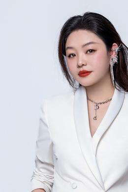 高级化妆讲师  杨钱钱